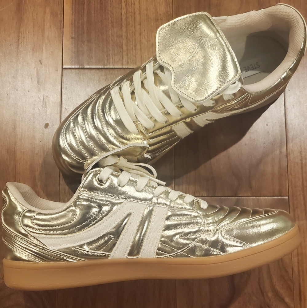 Steve Madden Madrid Gold Metallic Quilted Lace Up Sneakers. - Picture 3 of 4